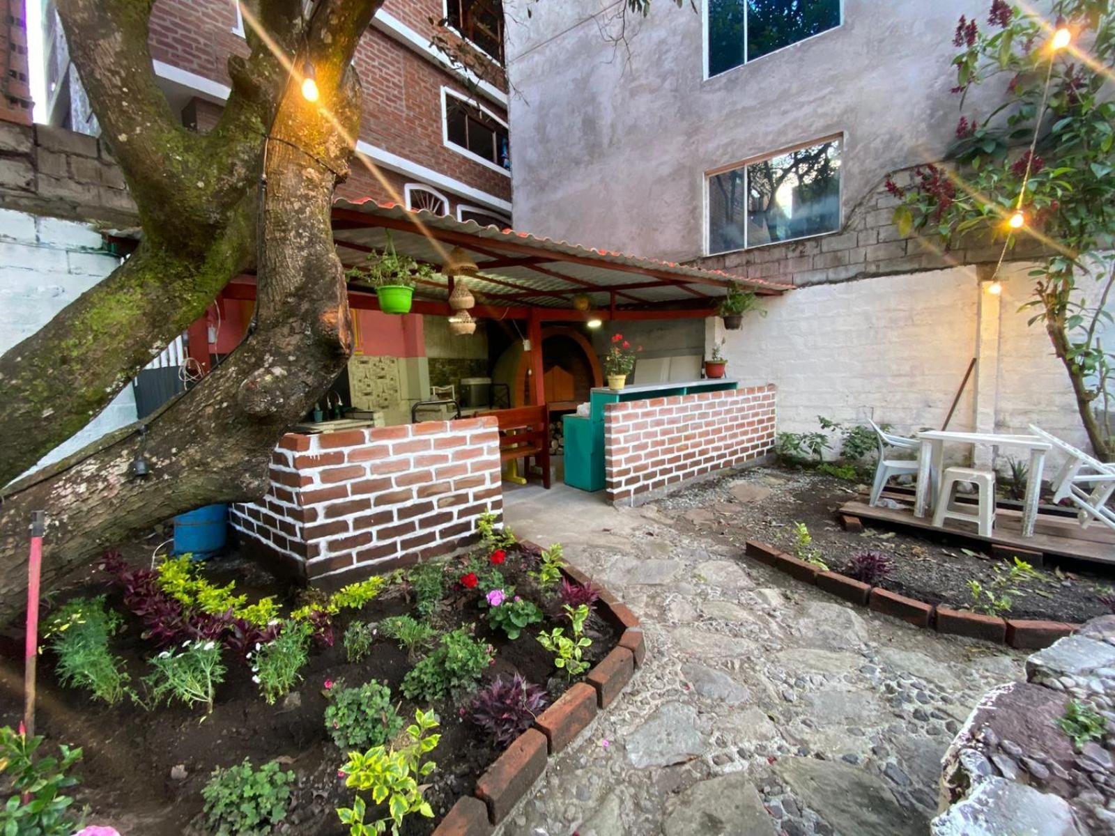 Garden House Hostal Banos  Exterior photo