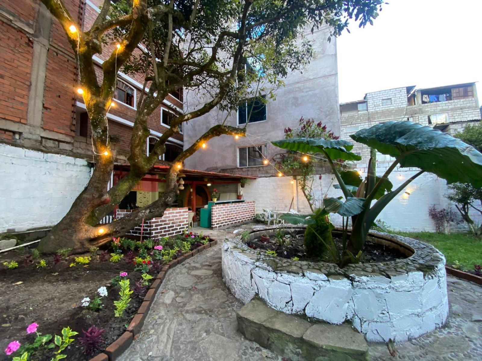 Garden House Hostal Banos  Exterior photo
