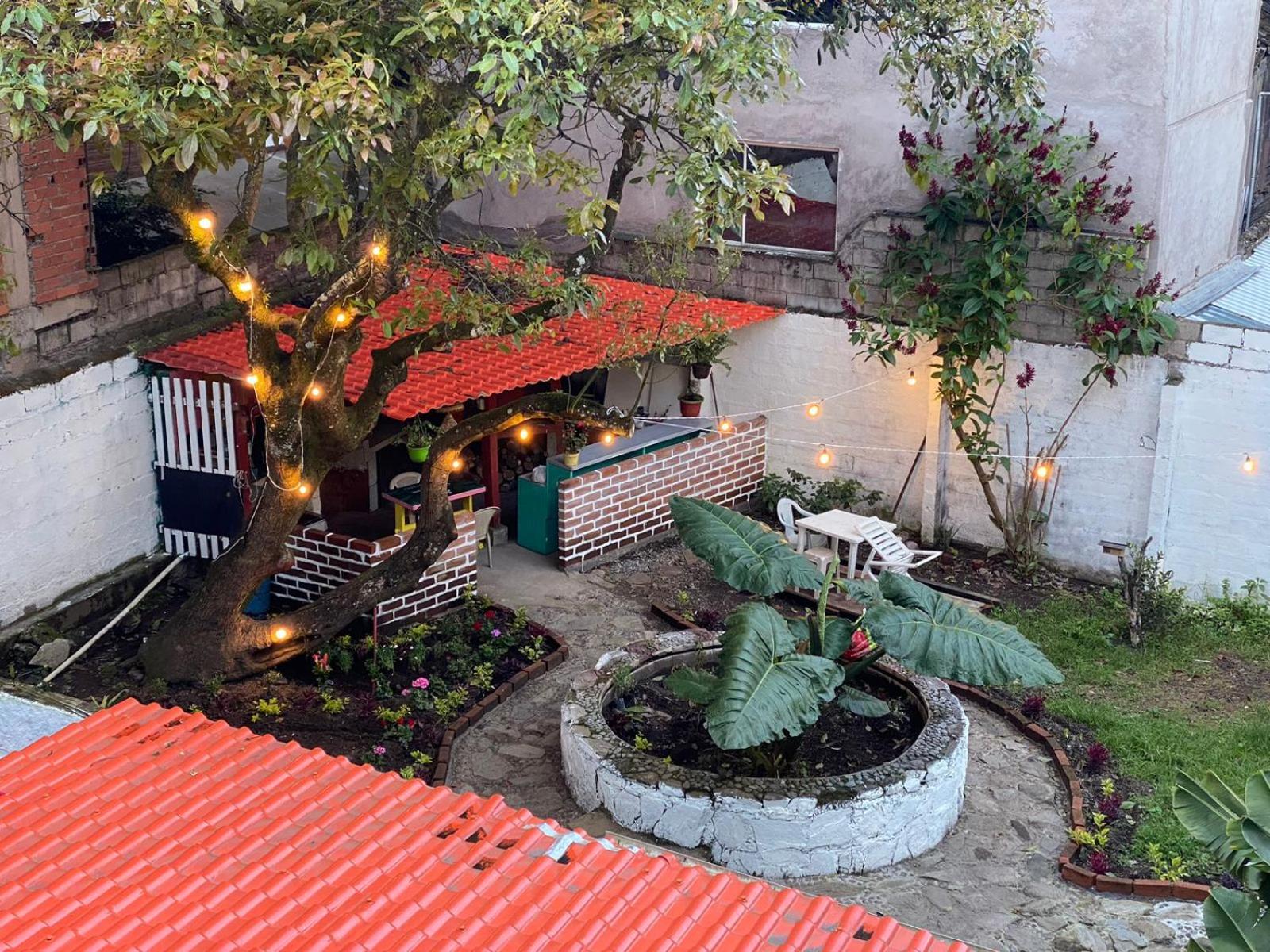 Garden House Hostal Banos  Exterior photo