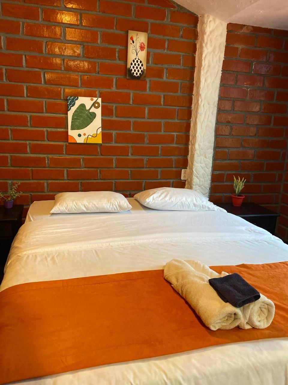 Garden House Hostal Banos  Exterior photo