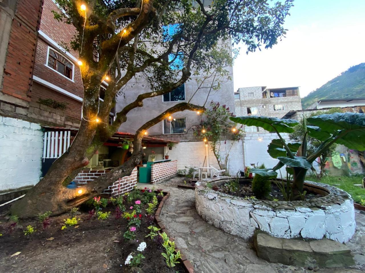 Garden House Hostal Banos  Exterior photo