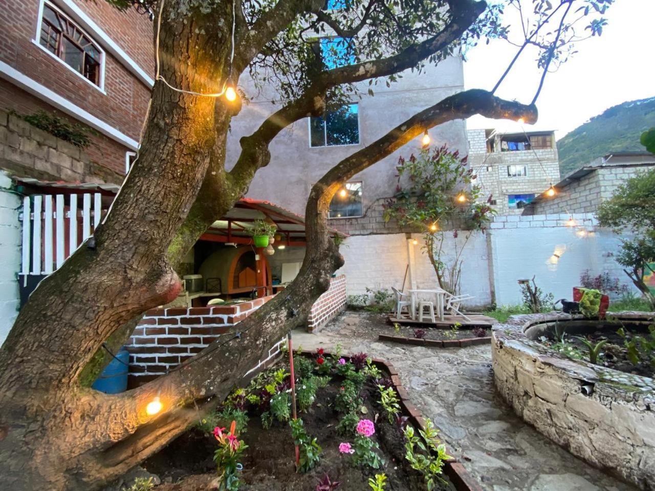 Garden House Hostal Banos  Exterior photo