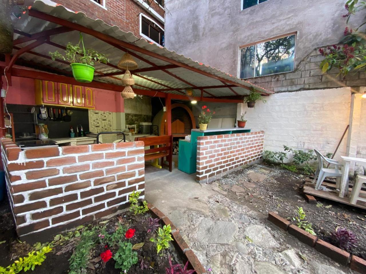 Garden House Hostal Banos  Exterior photo