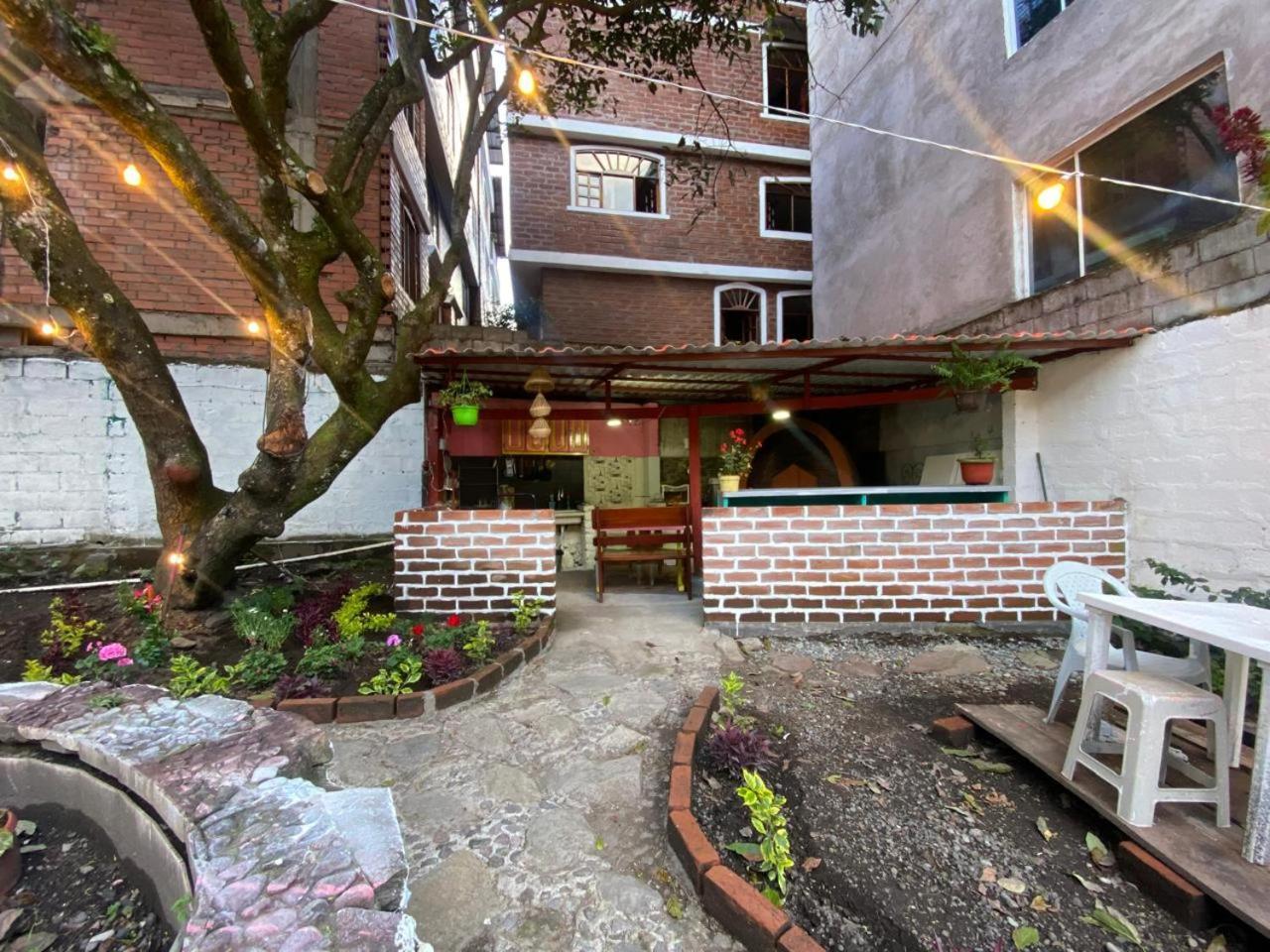Garden House Hostal Banos  Exterior photo